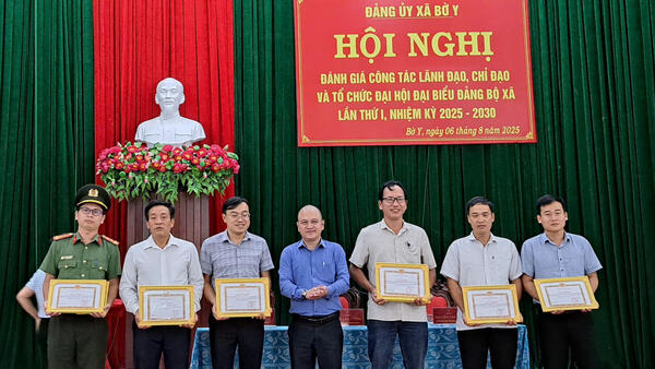 Hội nghị đánh giá công tác lãnh đạo, chỉ đạo và tổ chức Đại hội đại biểu Đảng bộ xã lần thứ I, nhiệm kỳ 2025- 2030