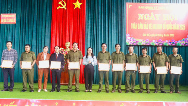 Thôn Đăk Mế tổ chức Ngày hội bảo vệ an ninh Tổ quốc năm 2025