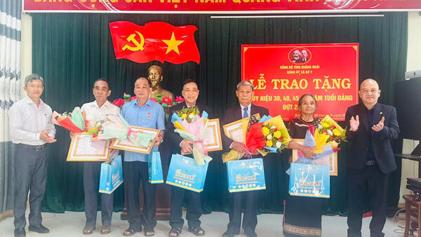 Xã Bờ Y: Có 13 đảng viên vinh dự được trao tặng Huy hiệu Đảng đợt 2/9 năm 2025